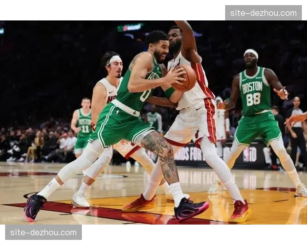 凯尔特人147-129大胜热火创队史单节得分 布朗43分塔图姆三双统治比赛 凯尔特人147-129大胜热火创队史单节得分 布朗43分塔图姆三双统治比赛